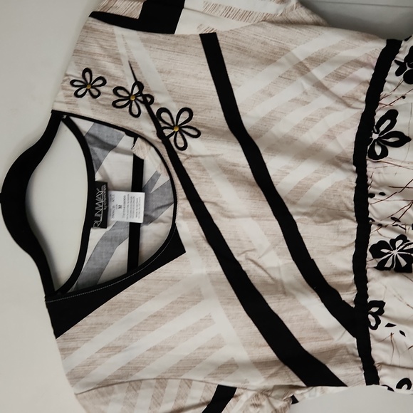 Scrub top - Picture 3 of 5